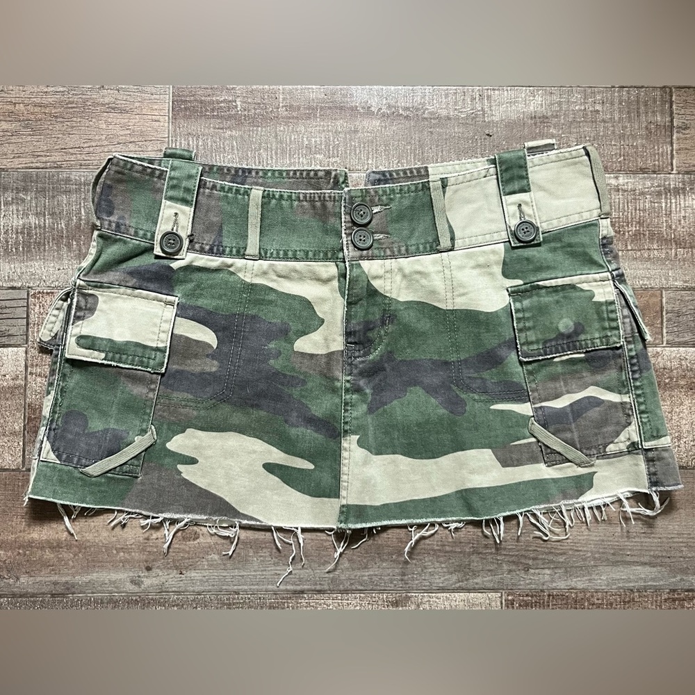 Abercrombie and Fitch Y2K Camo Mini Skirt Size 6